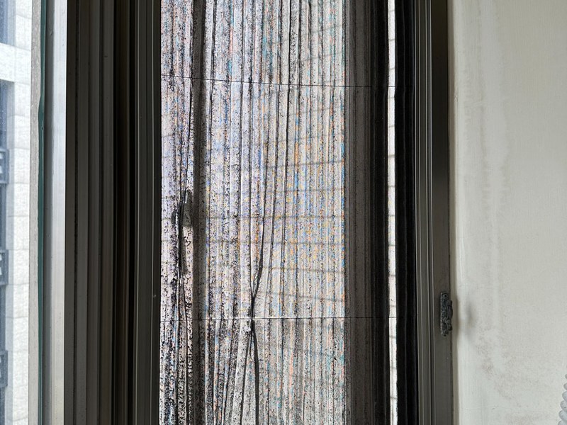 折疊式隱形紗窗開啟狀態